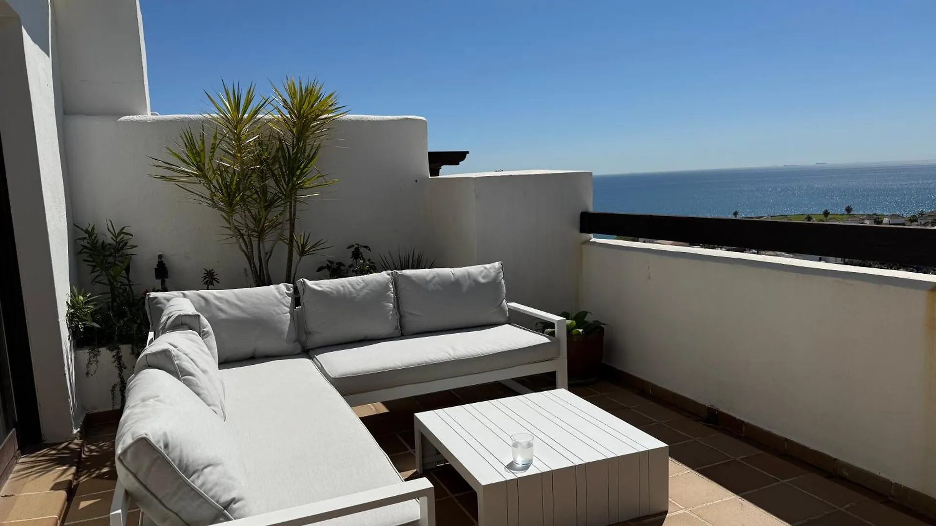 Shanti Sea View Apartment Alcaidesa Spain