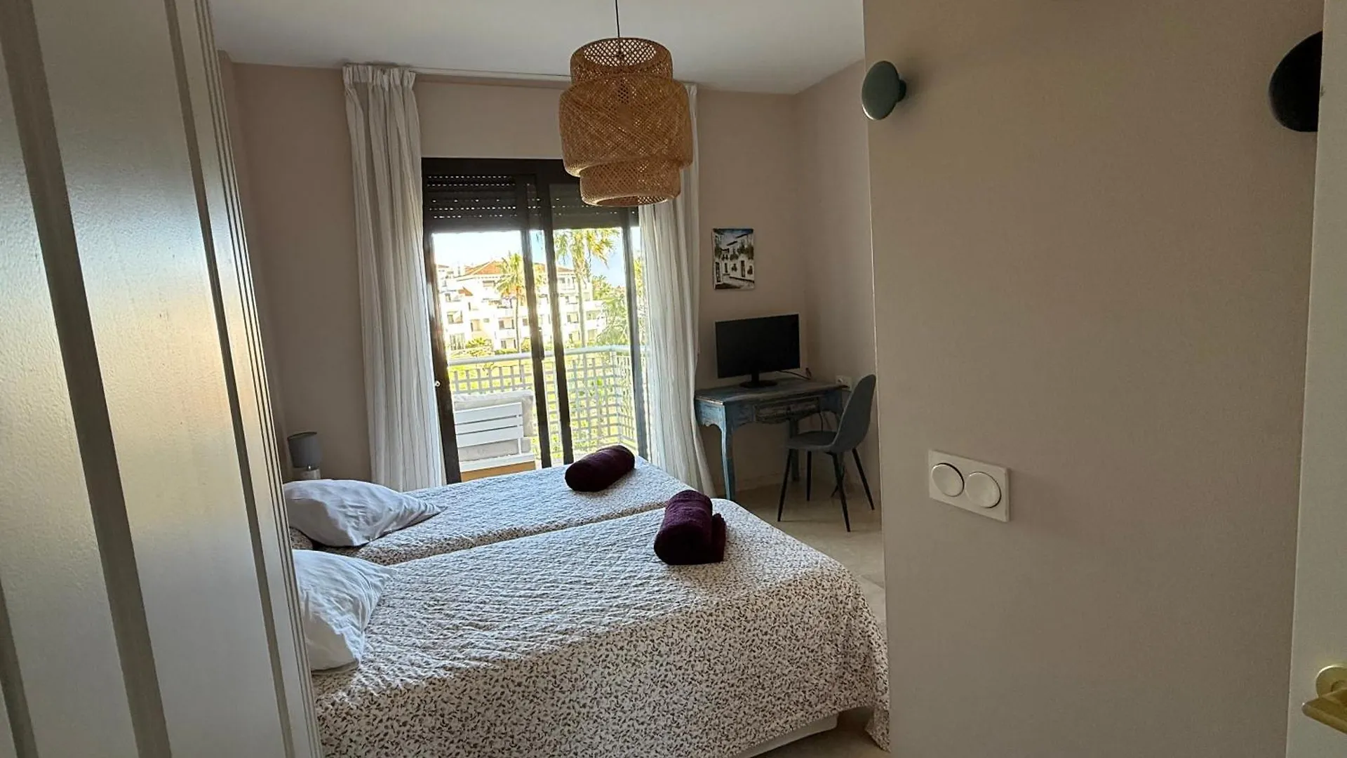 Shanti Sea View Apartment Alcaidesa
